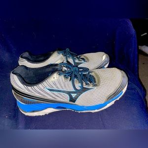 Mizzuno shoes size 10.5 men’s very nicely made